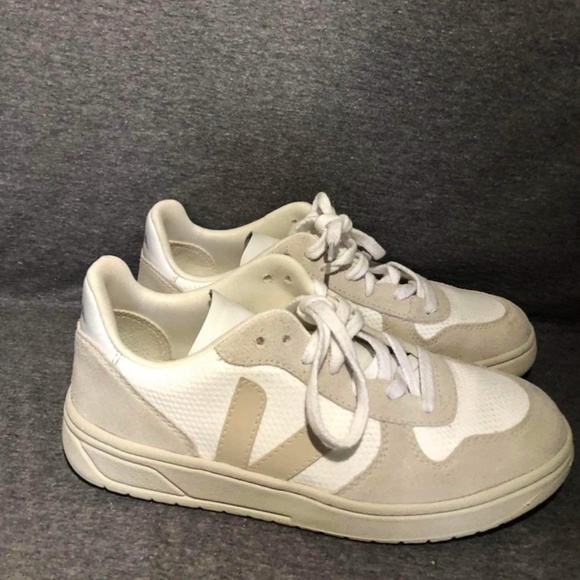 Veja Women's Sneakers in White and Cream - Picture 4 of 9